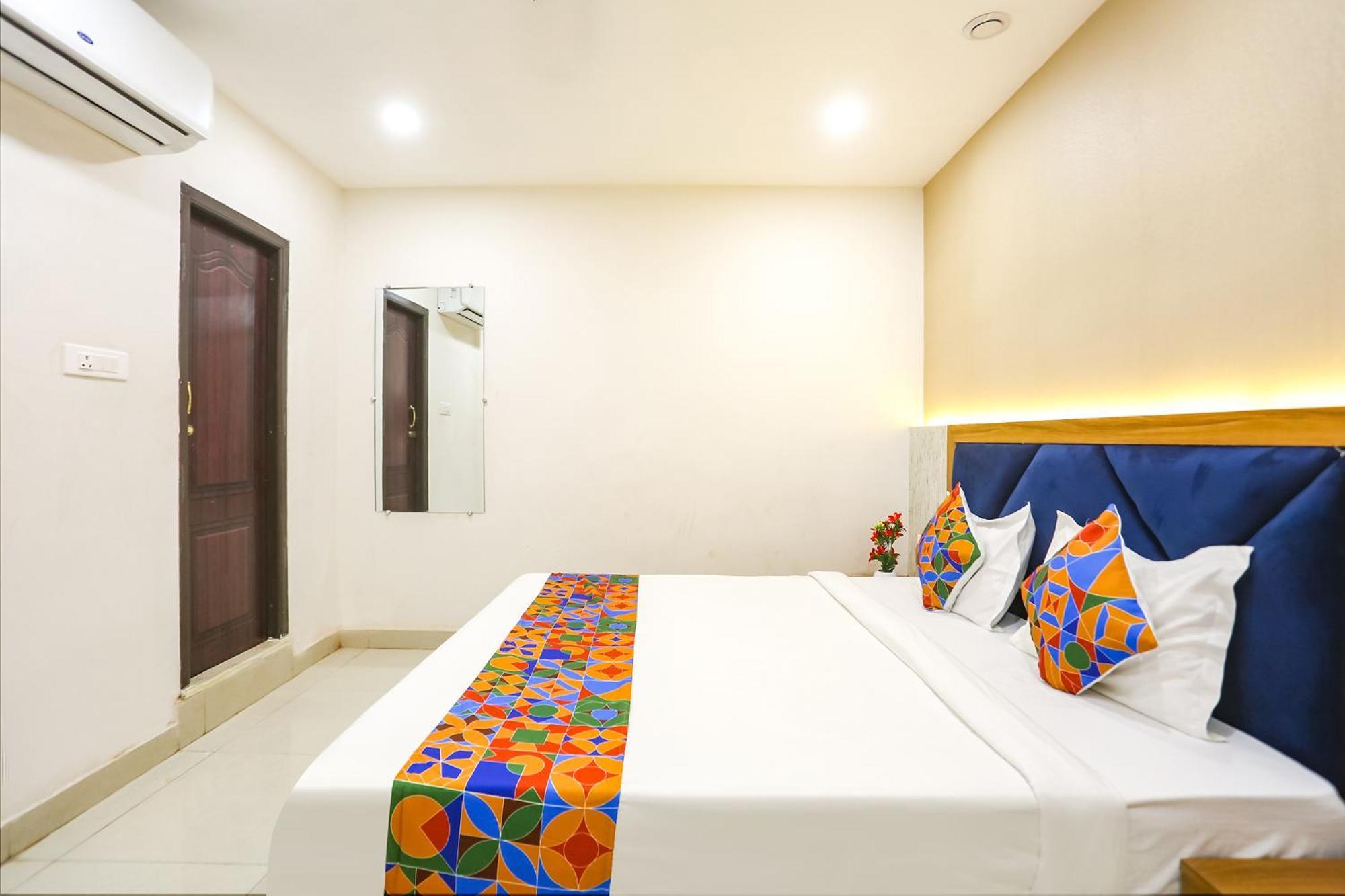 Fabhotel Hari Kunj 900 M From Kashi Vishwanath Temple Varanasi Exterior photo