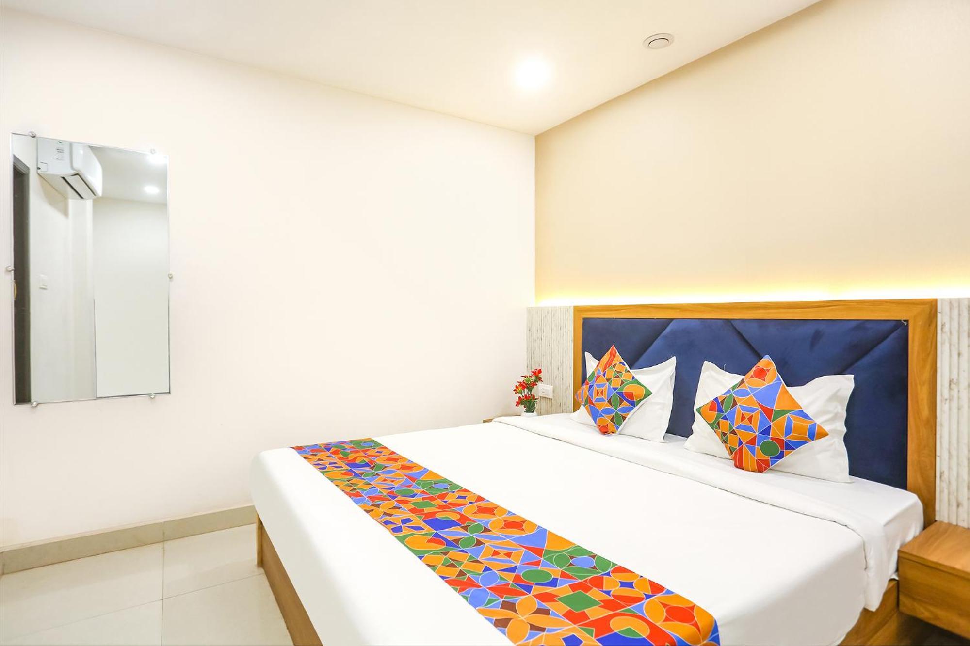 Fabhotel Hari Kunj 900 M From Kashi Vishwanath Temple Varanasi Exterior photo