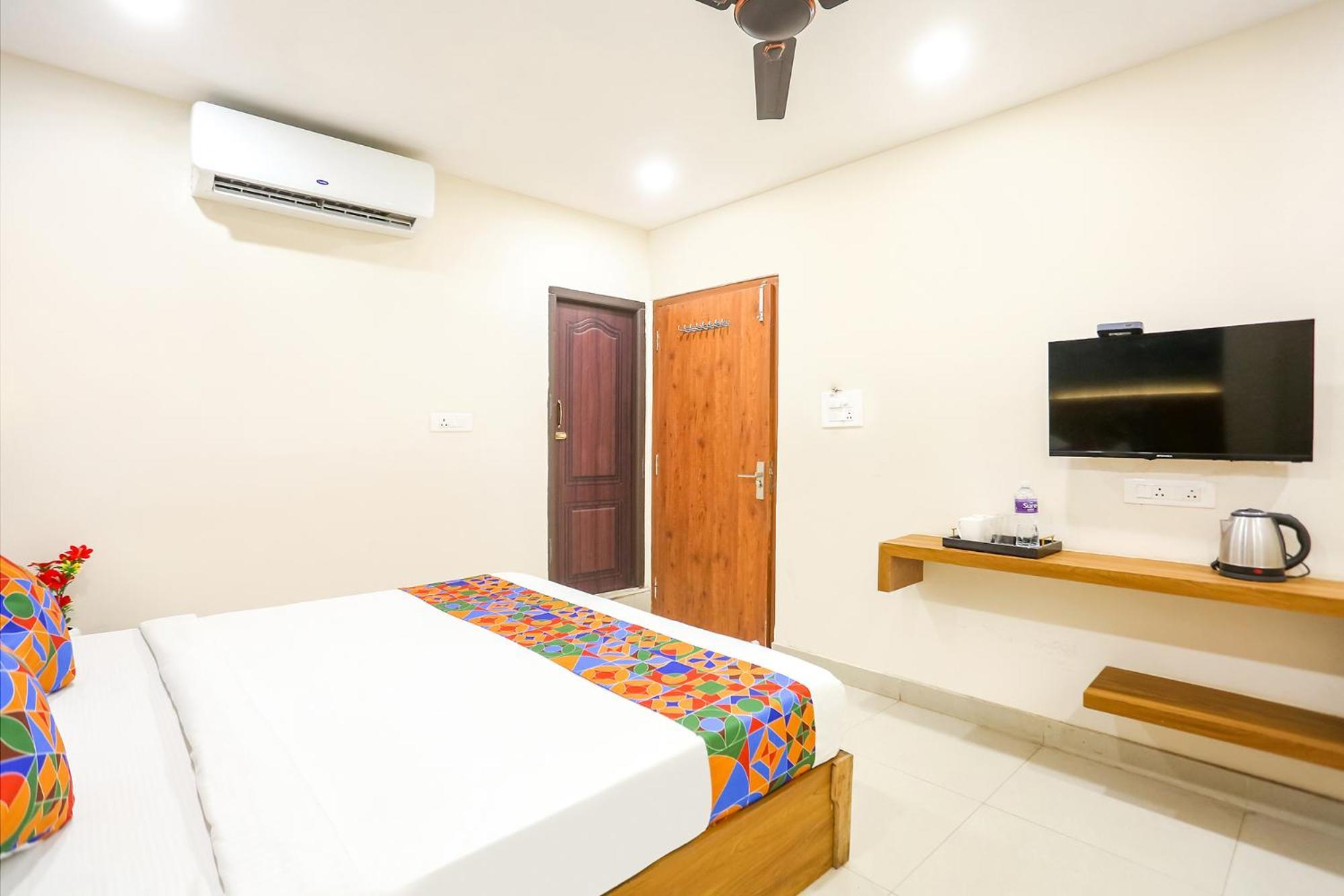 Fabhotel Hari Kunj 900 M From Kashi Vishwanath Temple Varanasi Exterior photo