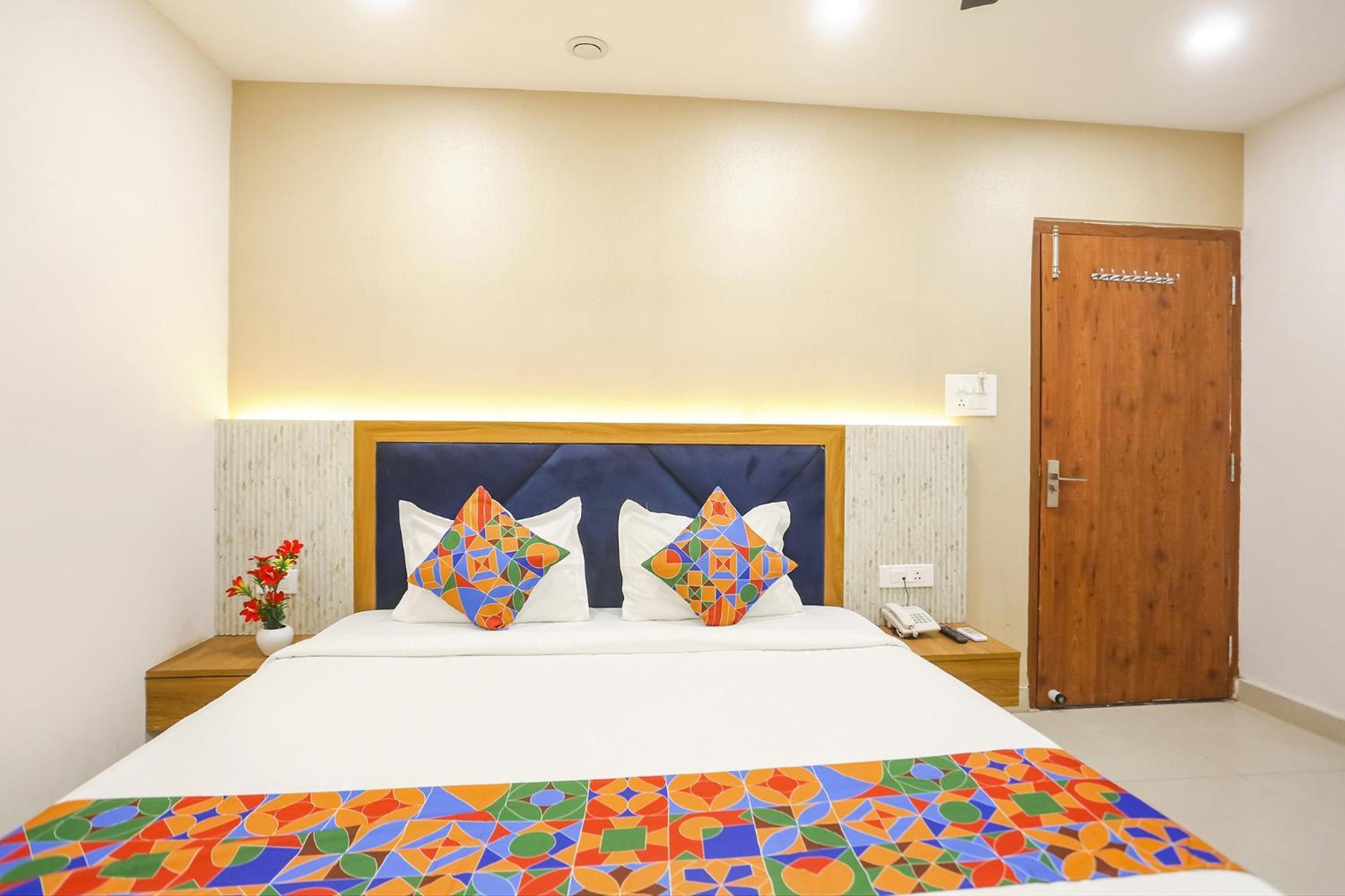 Fabhotel Hari Kunj 900 M From Kashi Vishwanath Temple Varanasi Exterior photo